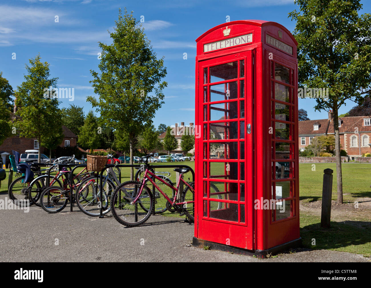 Phone booth england hi-res stock photography and images - Alamy