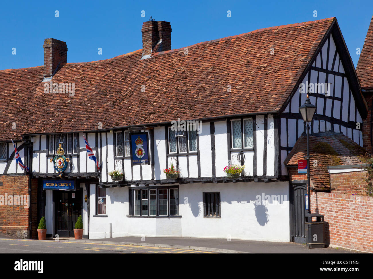 Rose And Crown Salisbury High Resolution Stock Photography and Images -  Alamy