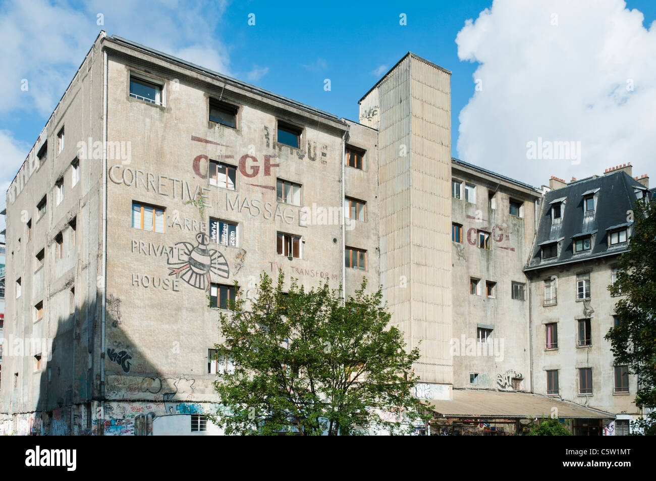 Les Frigos 's a industrial warehouse re-converted into an production site in the modern neighborhood of Paris Rive Gauche. Stock Photo