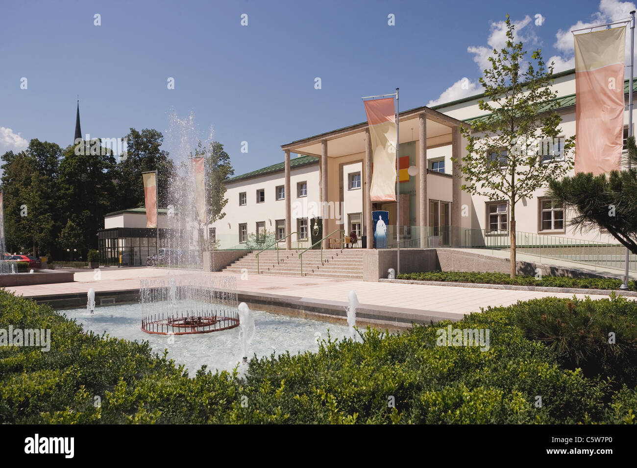 Austria, Salzkammergut, Bad Ischl, Spa gardens with fountain Stock ...