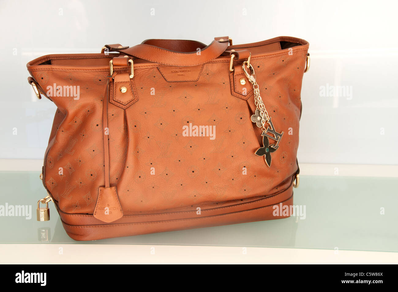 Designer bags hi-res stock photography and images - Alamy