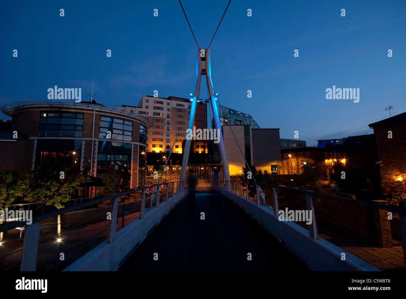 A pedestrian bridge over the Leeds and Liverpool Canal in Leeds City Centre at dusk Stock Photo