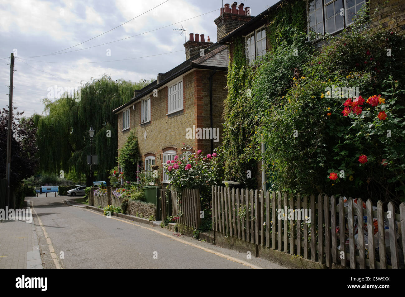 Cottages in Bell Lane, Twickenham, London Borough of Richmond upon Thames 2 Stock Photo Alamy