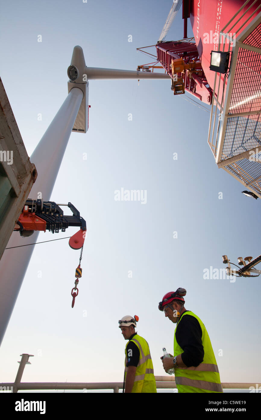 The jack up barge, Kraken, uses a specialist lifting cradle to lift