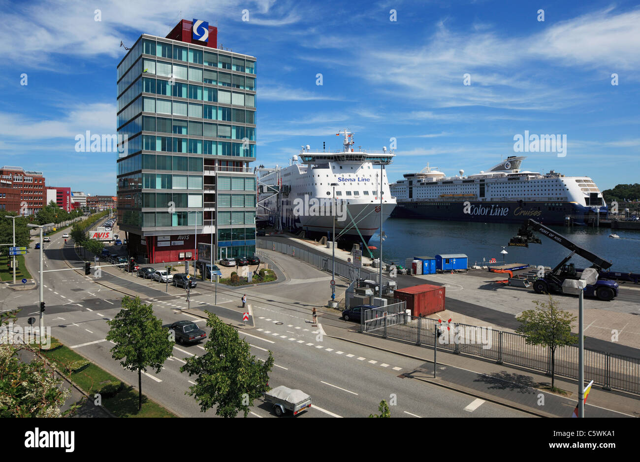 HafenHaus im Kieler Hafen, Faehrschiff der StenaLine am Terminal ...