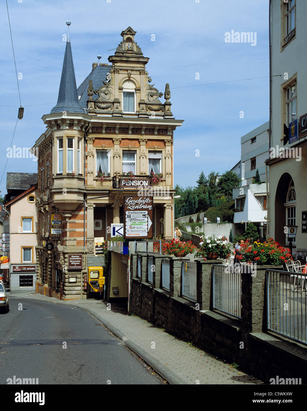 Hotel und Pension, Jugendstilvilla mit Volutengiebel in Bad Schwalbach, Naturpark Rhein-Taunus, Hessen Stock Photo