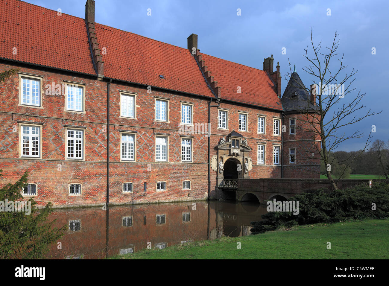 Wasserschloss Herten, Ruhrgebiet, Nordrhein-Westfalen, im Schloss befinden sich Abteilungen vom LWL-Landeskrankenhaus fuer Psychiatrie Stock Photo