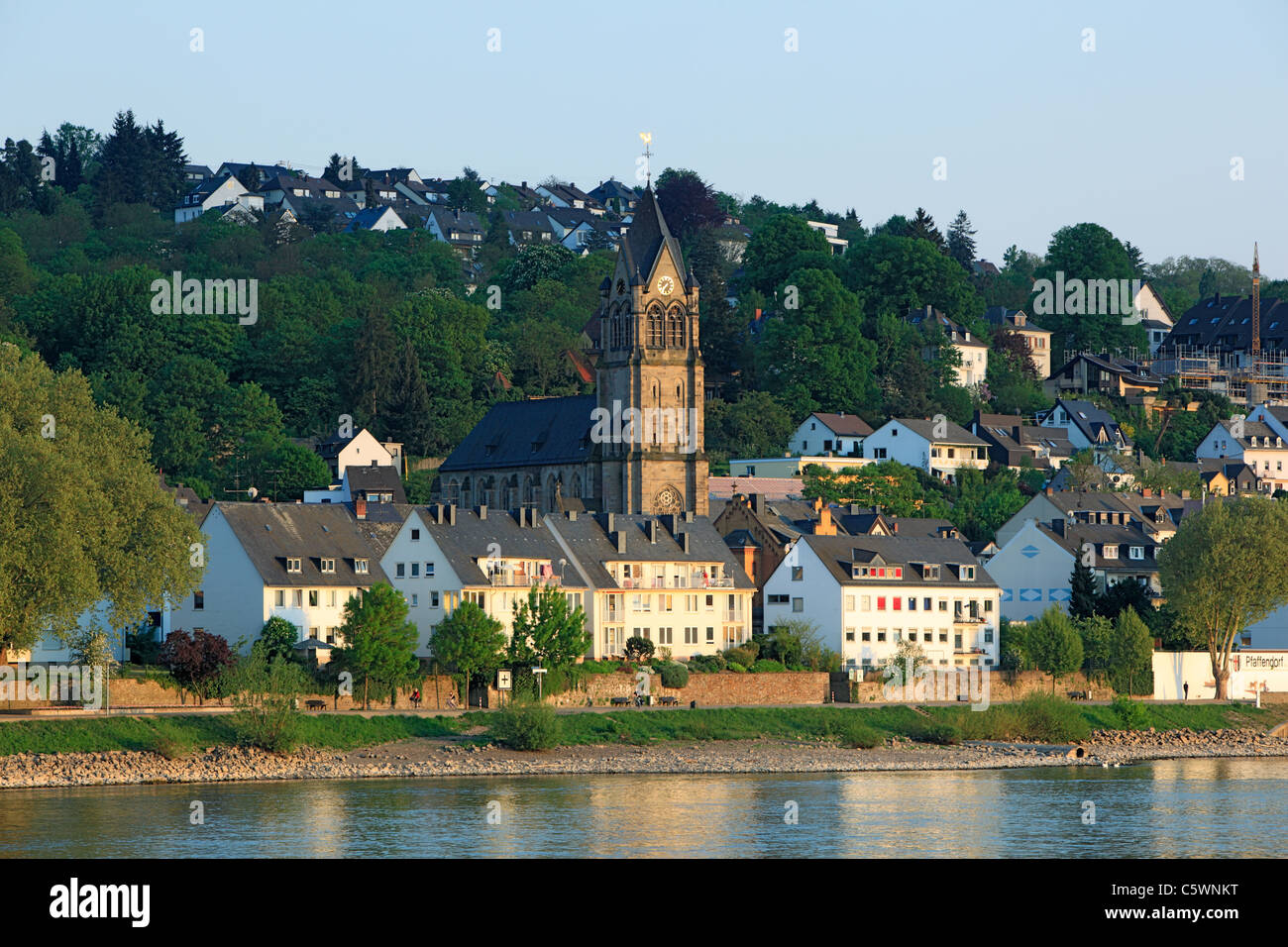 Stadtpanorama mit Pfarrkirche St. Peter und Paul, Abendstimmung in Koblenz-Pfaffendorf, Rheinland-Pfalz Stock Photo