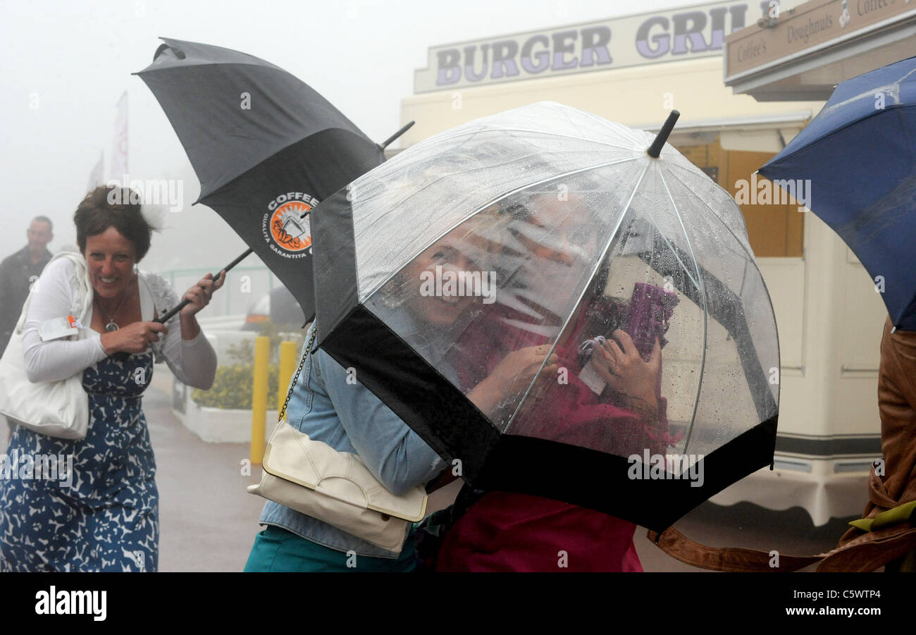 Ladies Day at Brighton Races Festival Week - Women brave the monsoon conditions as they arrive Stock Photo