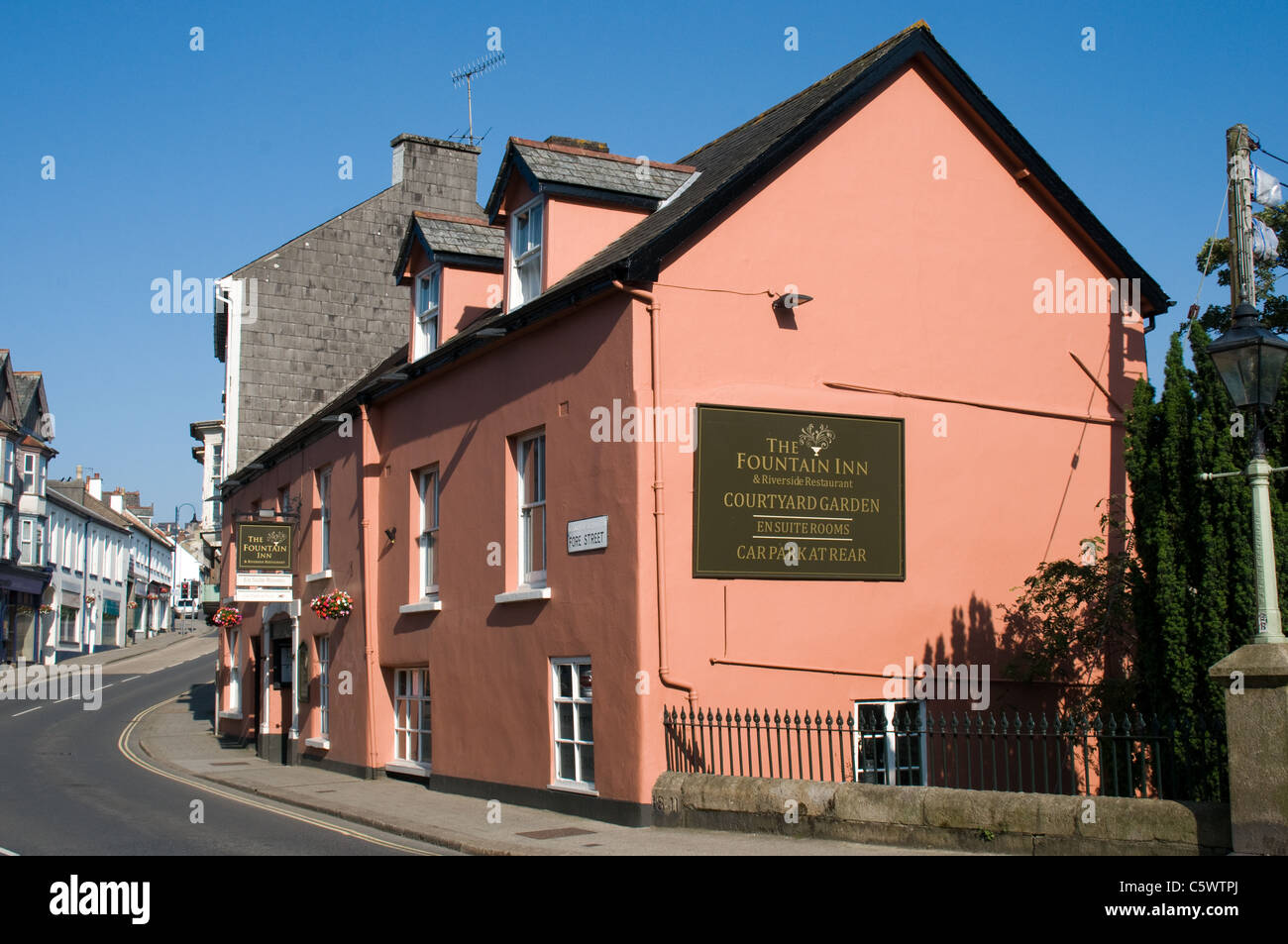 The Fountain Inn is a 16th century Coaching Inn in Fore Street