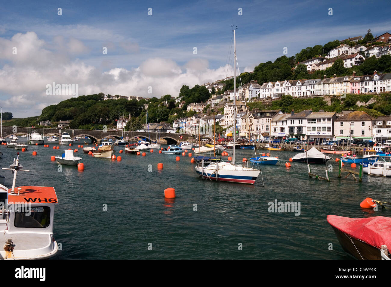 Cornwall looe harbour hi-res stock photography and images - Alamy