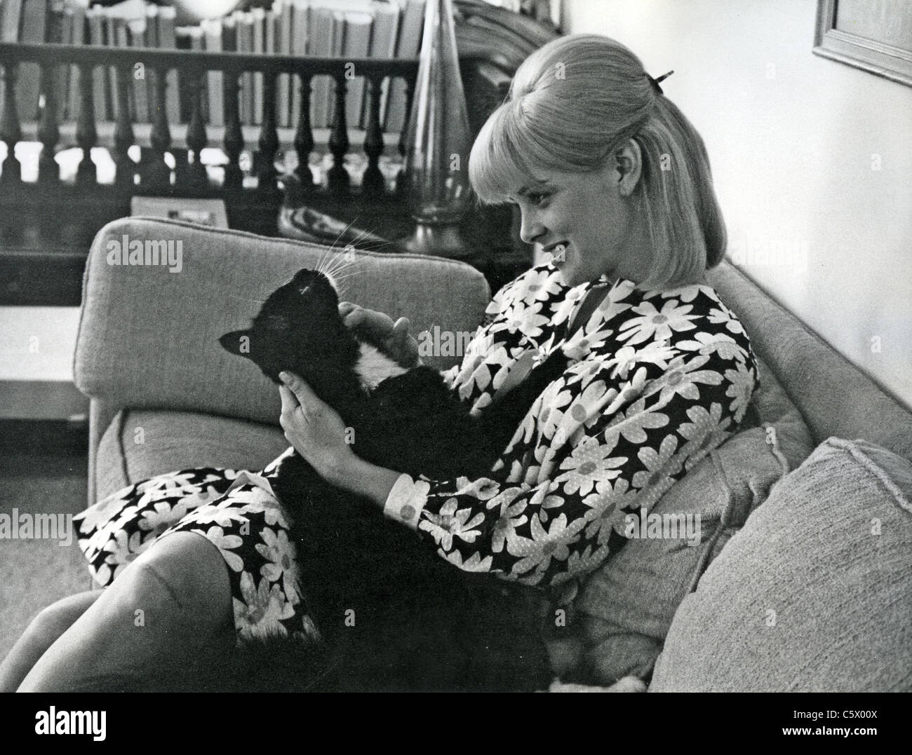 Sue lyon hi-res stock photography and images - Alamy