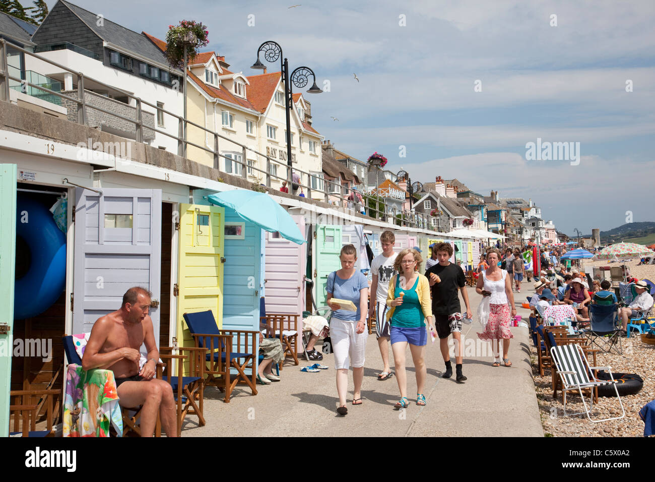 Lyme regis beach hi-res stock photography and images - Alamy