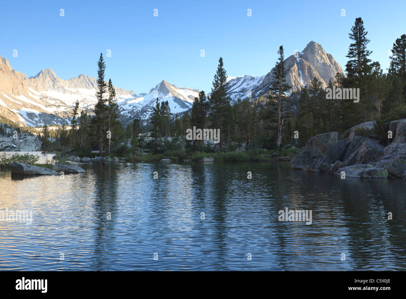 Sierra lake hi-res stock photography and images - Alamy