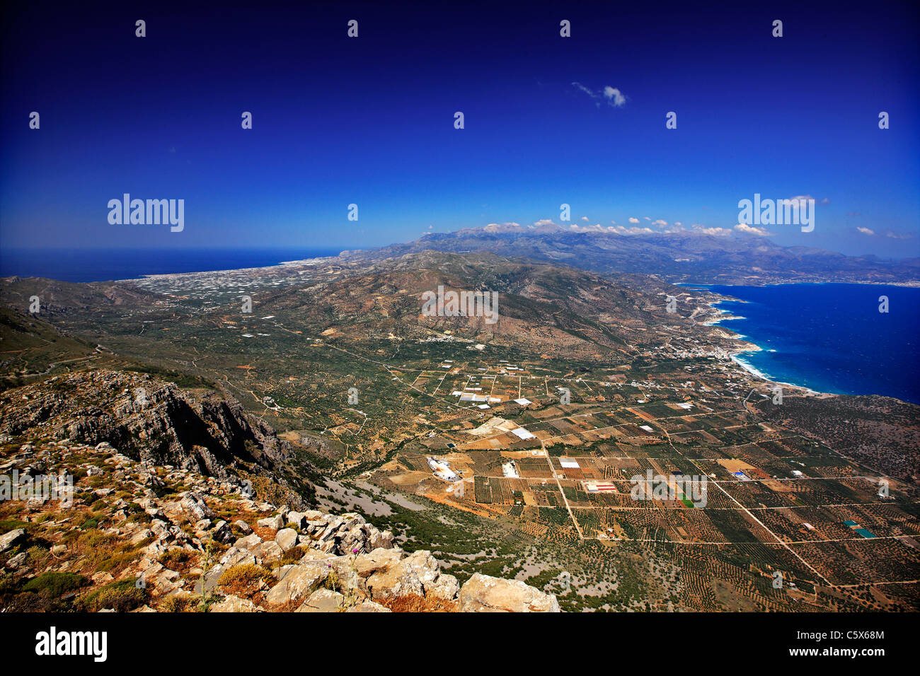 The narrowest point of Crete, 12 km (in a straight line), from Ierapetra to the left (south) to Pacheia Ammos to the right). Stock Photo