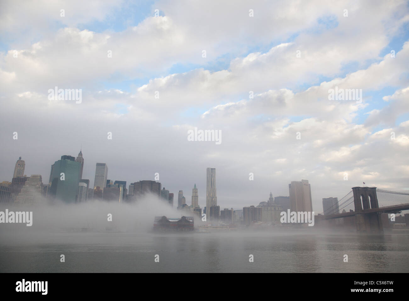 Brooklyn Bridge Park in fog Stock Photo - Alamy