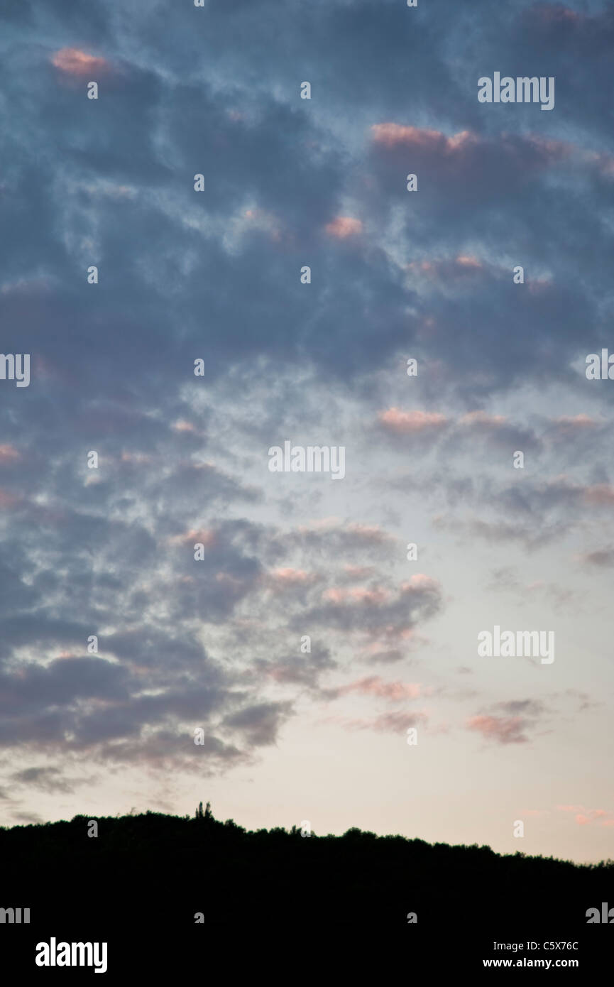 Evening sky with clouds hi-res stock photography and images - Alamy