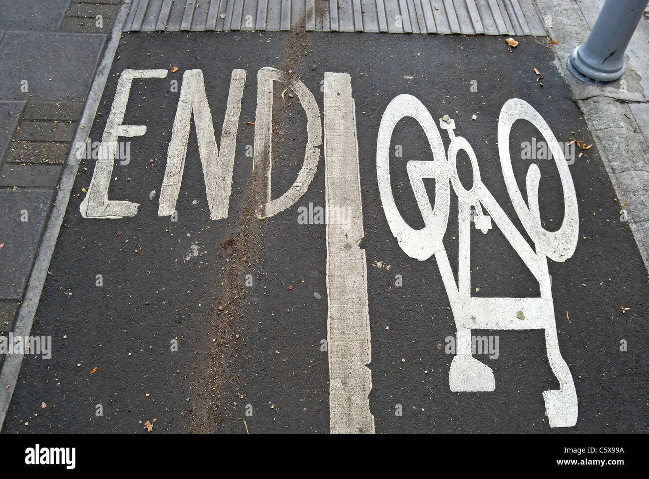 Two Way Cycle Tracks Hi res Stock Photography And Images Alamy