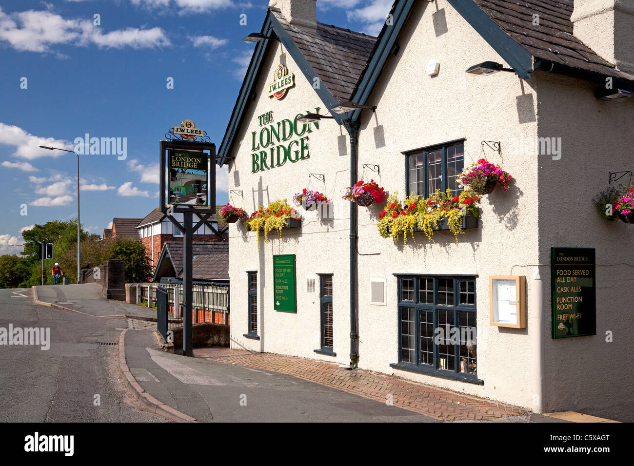 The London Bridge pub, Stockton Heath, Cheshire Stock Photo