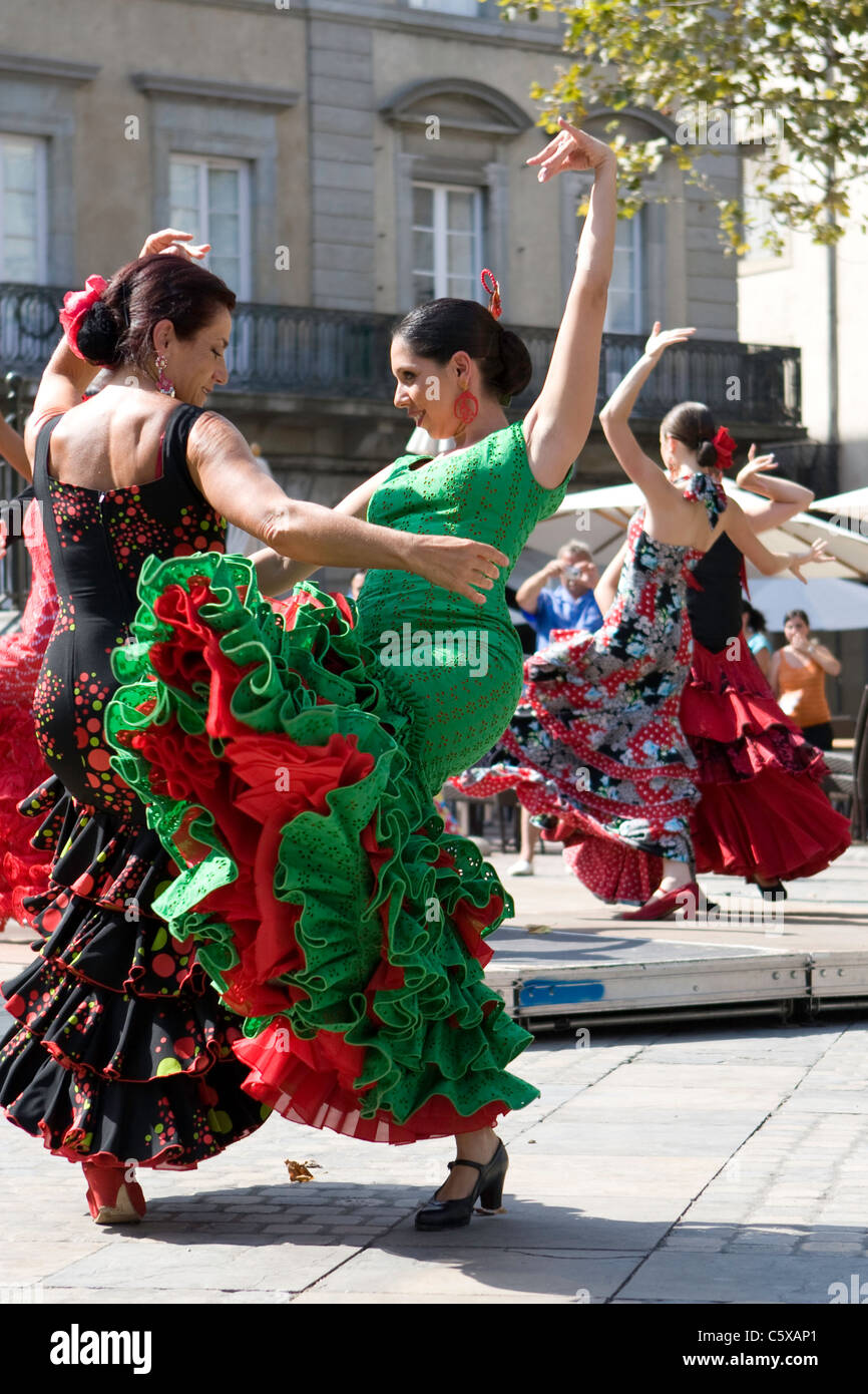 Spanish dancer dress black shoes Carcassonne France flamenco crowd people  cafe bar sun sunshine spectators Stock Photo - Alamy