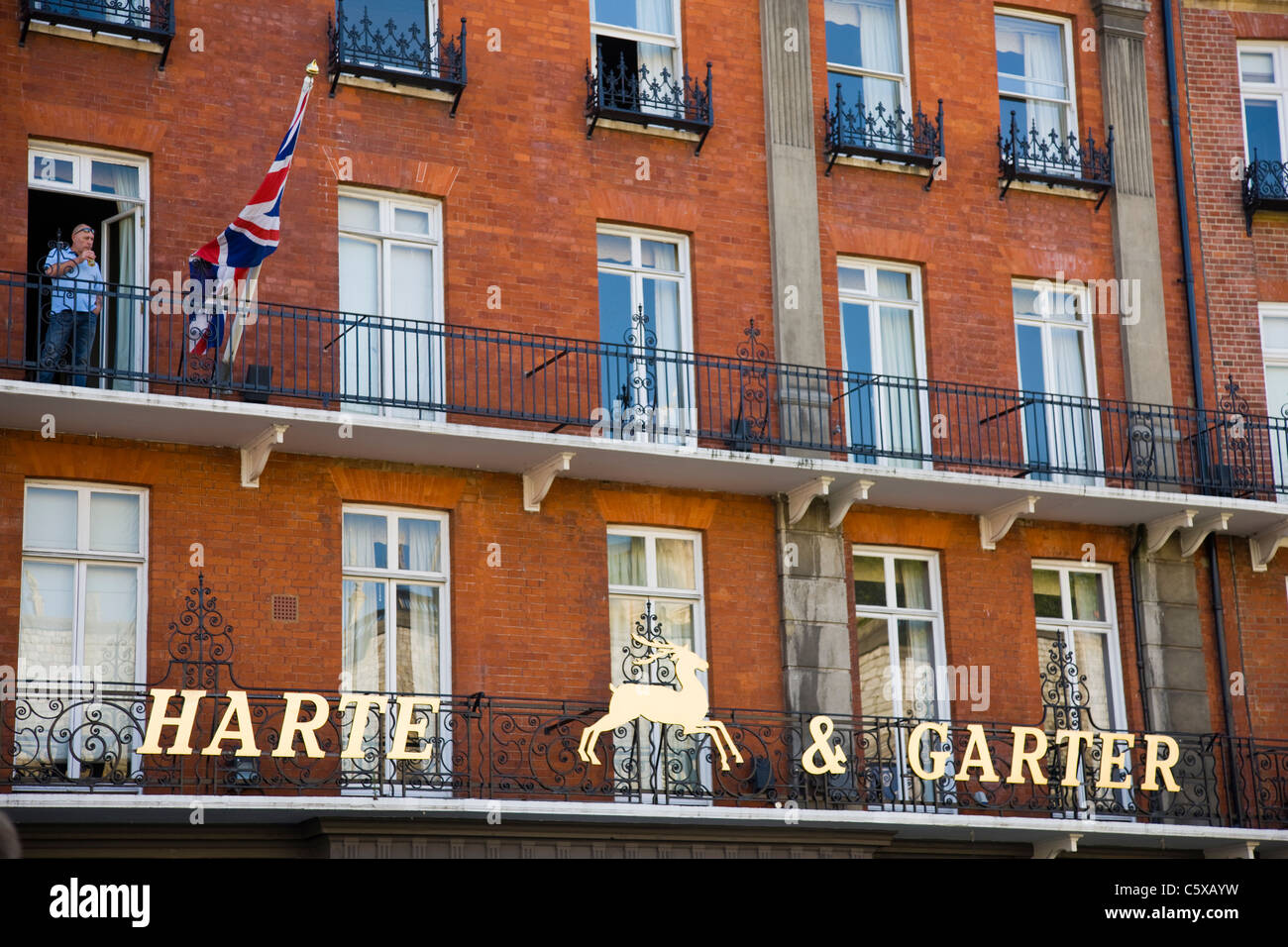 Windows and balcony of the Harte & Garter hotel in Windsor Stock Photo