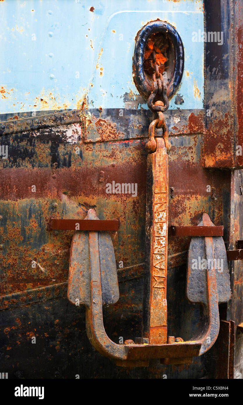 Rusted anchor hi-res stock photography and images - Alamy