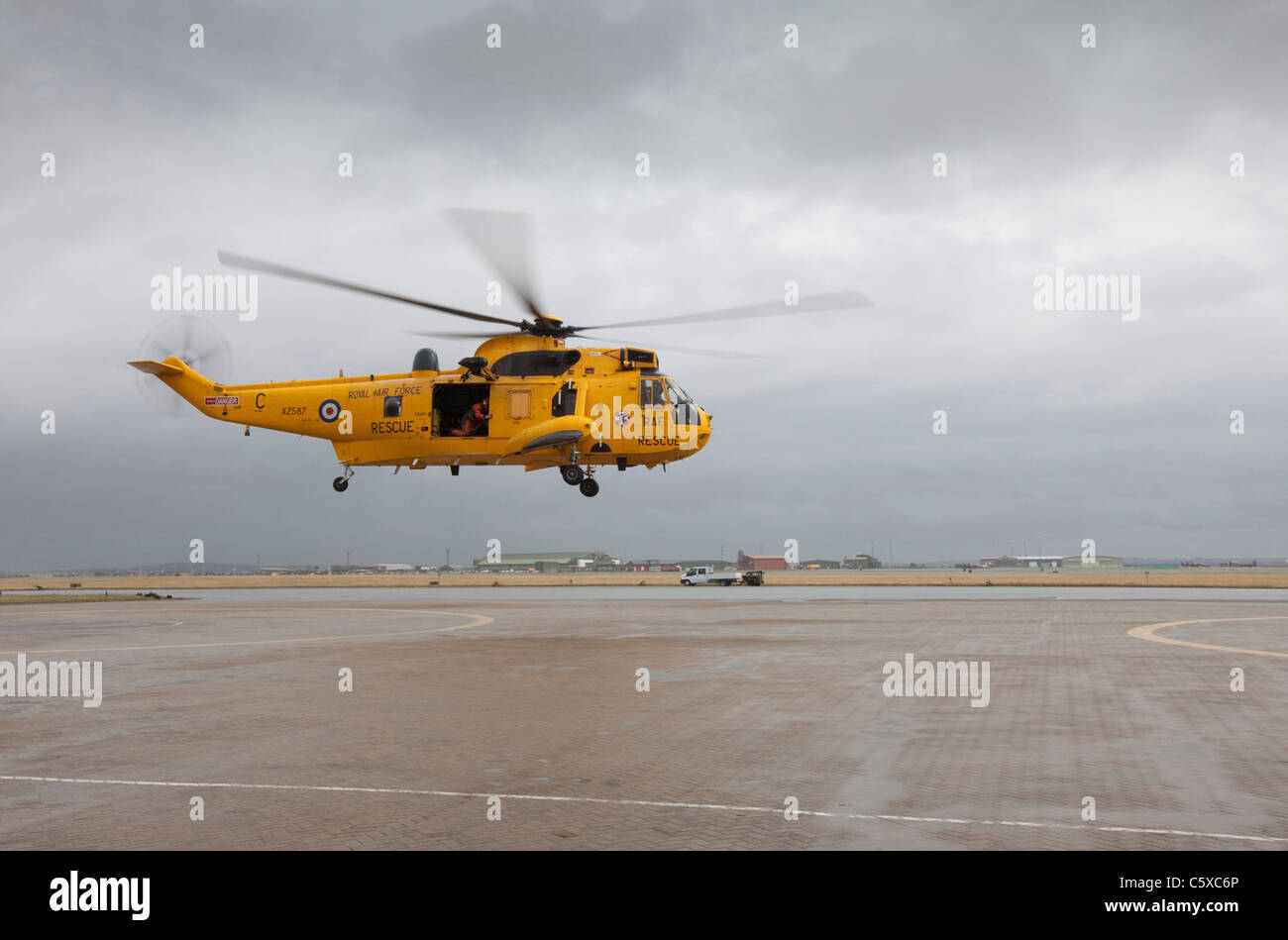 Helicopter Takeoff High Resolution Stock Photography And Images Alamy helicopter-takeoff-high-resolution-stock-photography-and-images-alamy