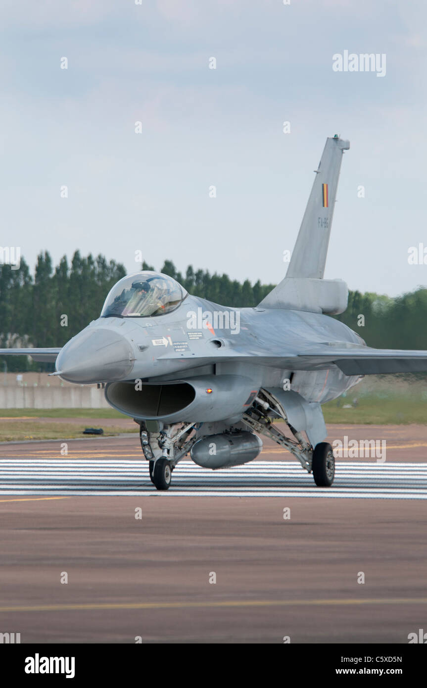 A General Dynamics F-16A MLU Fighting Falcon Number FA-86 of the Belgium Air Force 349 Squadron Kleine Brogel taxis to its stand Stock Photo