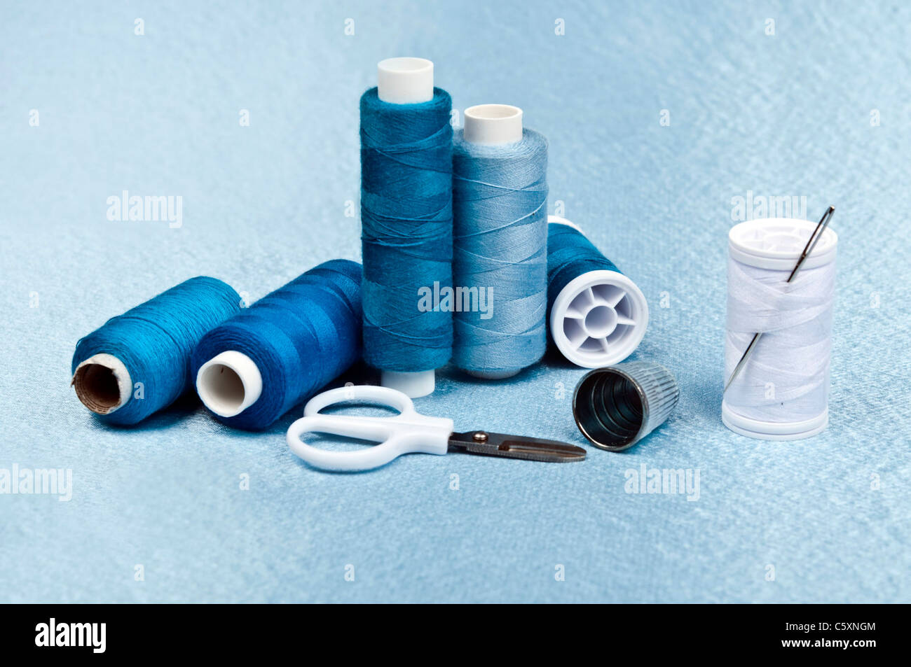 Scissor and rope hi-res stock photography and images - Alamy