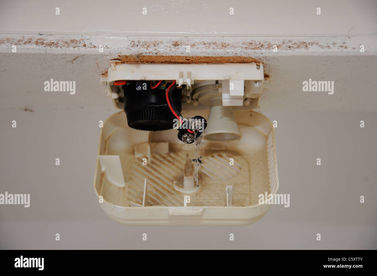 Smoke detector no battery hires stock photography and images Alamy