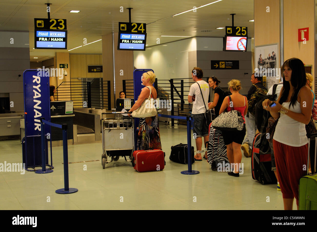 Ryanair Check In Stock Photos Ryanair Check In Stock Images Alamy