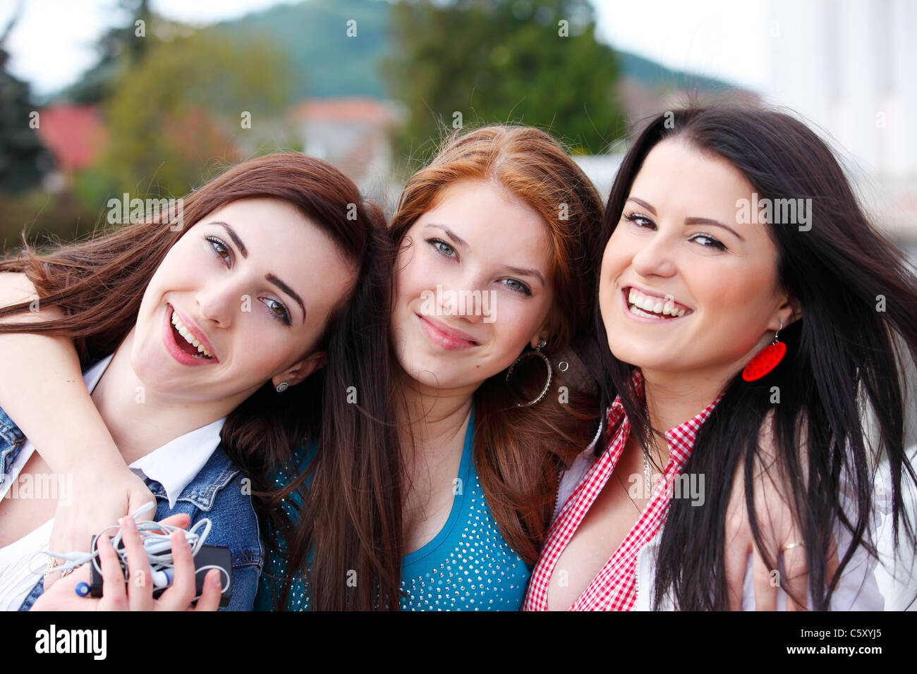 Ищу подружку. Найти лучшую подругу. Подруга лена. Не могу найти подругу. Как найти свою подругу.