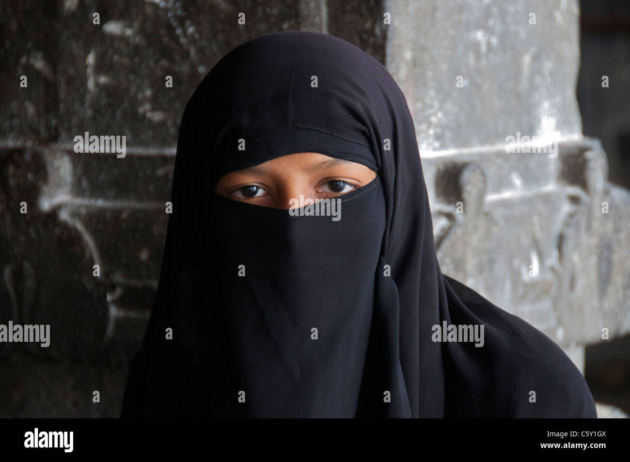 Close-up Muslim girl in Sarangapani Temple Kumbakonam Tamil Nadu South India Stock Photo