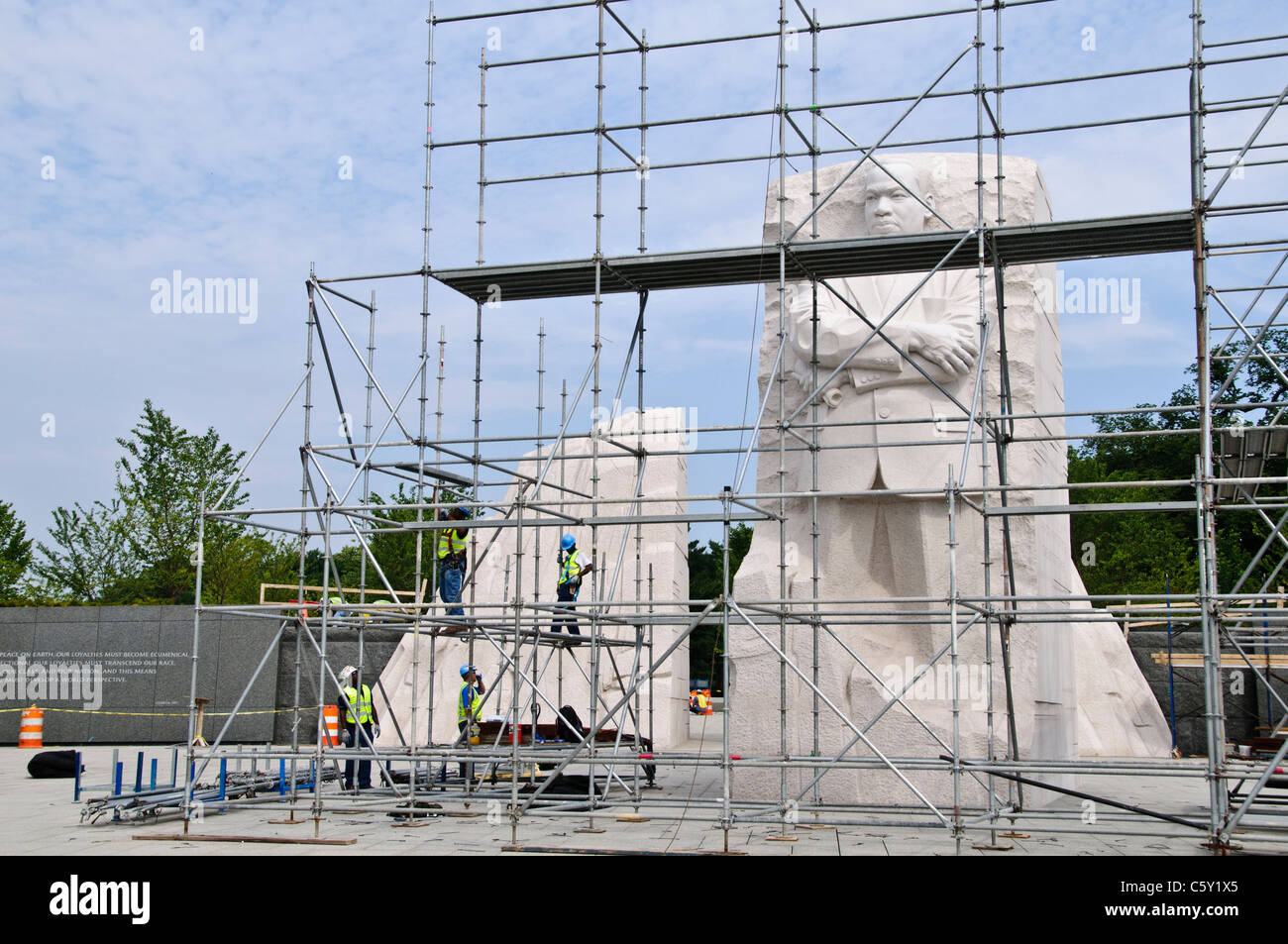 WASHINGTON DC, USA - Scaffolding being dismantled in preparation for the dedication of the Martin Luther King Memorial in Washington DC. Stock Photo