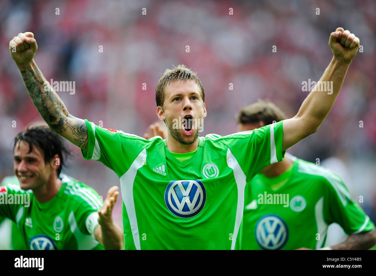 Bundesliga, 1.FC Köln (Cologne) vs VfL Wolfsburg 0:3, Marco Russ (Wolfsburg)  celebrates Stock Photo - Alamy