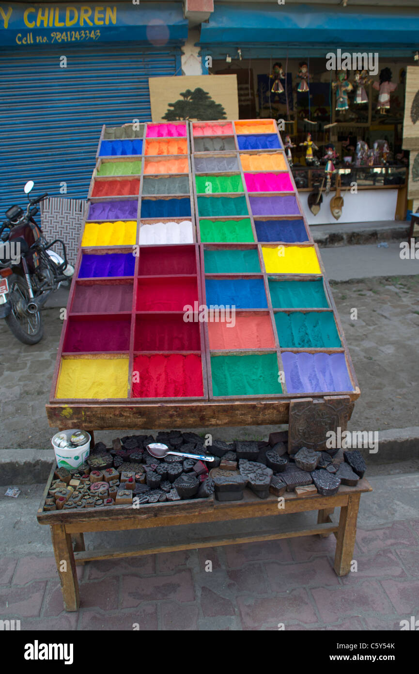 Market stall with all kinds of dyes, Pashupatinat, Kathmandu, Nepal Stock Photo