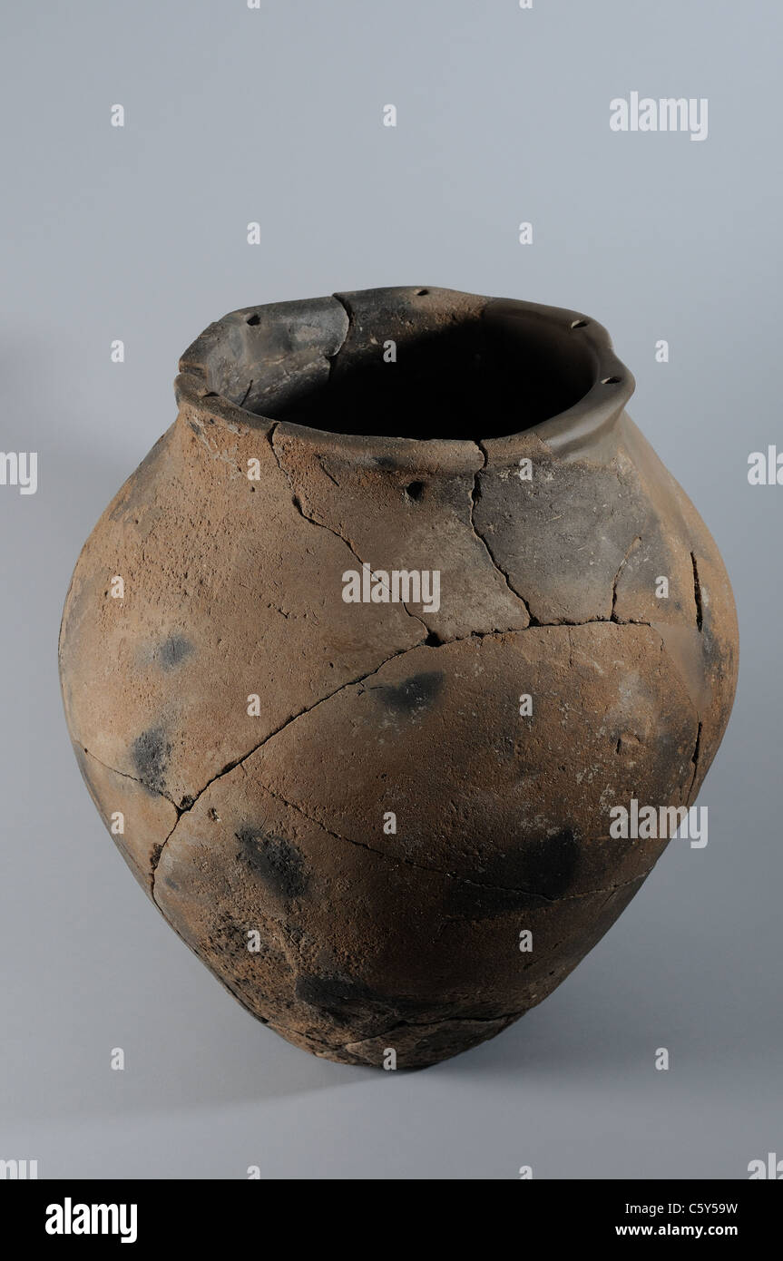 Ceramic vase with pierced ears. Iron Age in " Burgo de Santiuste Museum"-  SPAIN Stock Photo - Alamy