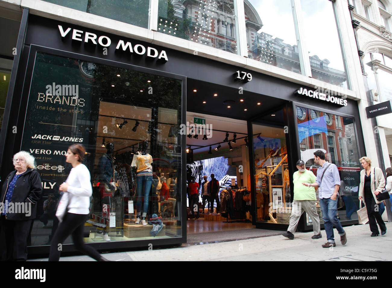 Humoristisk Studiet Tørke A Vero Moda and Jack Jones store on Oxford Street, London, England, U.K  Stock Photo - Alamy