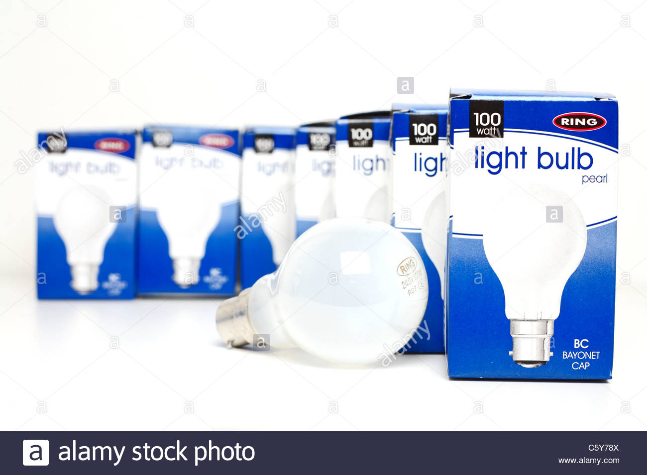 Traditional 100W light bulbs Stock Photo Alamy