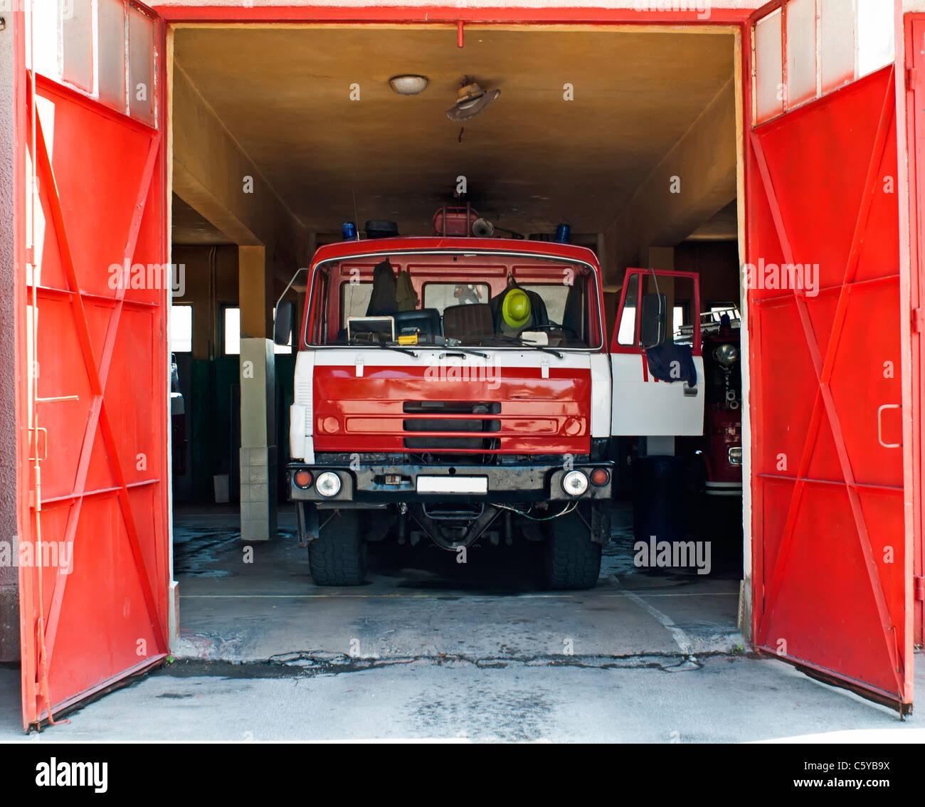 Old red fire truck hi-res stock photography and images - Alamy