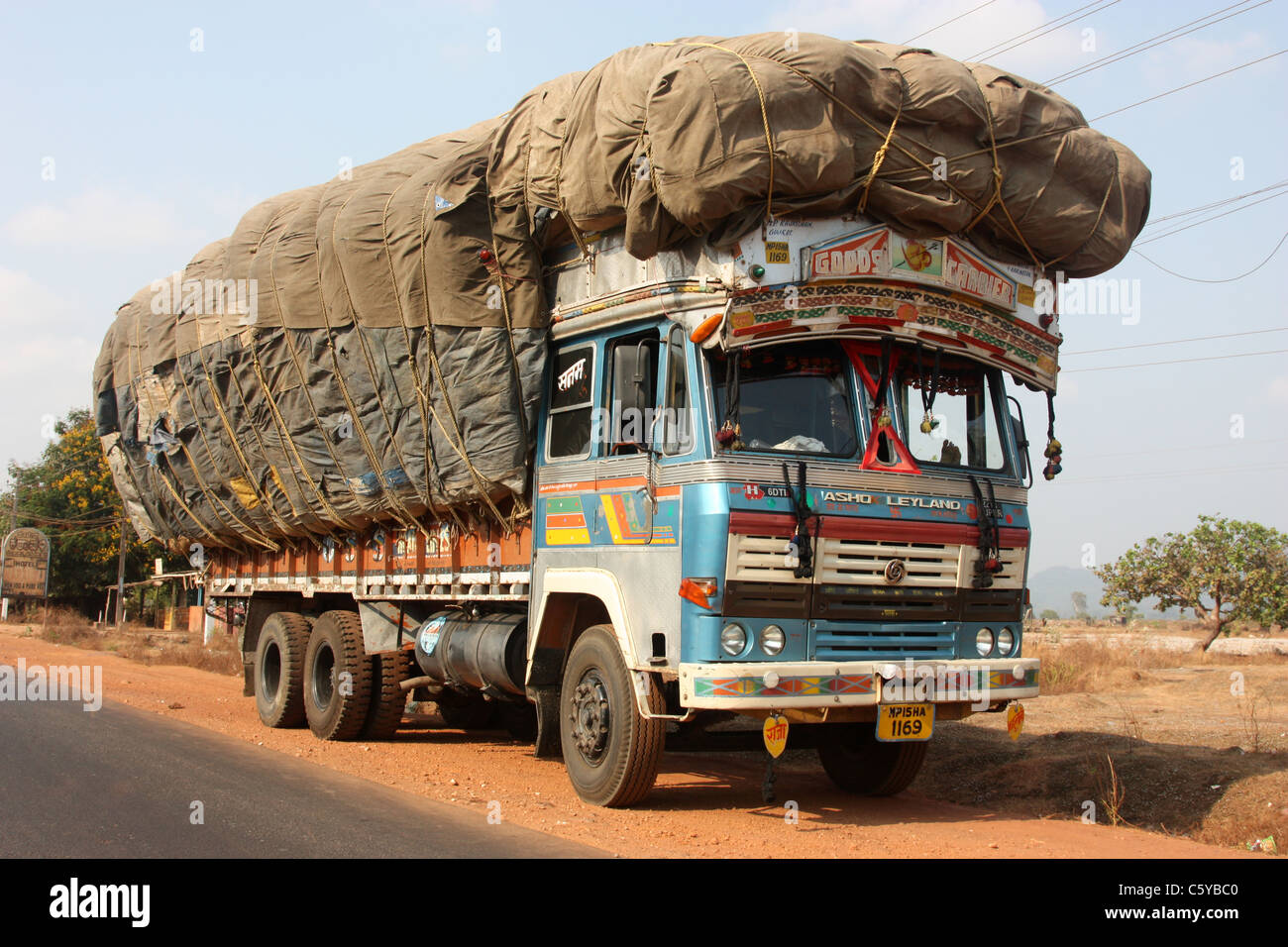 Overloaded Truck Stock Illustrations – 49 Overloaded Truck Stock