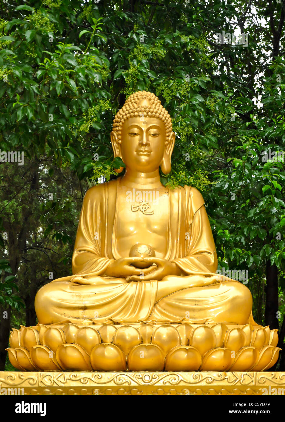Statue gold buddhism hires stock photography and images Alamy