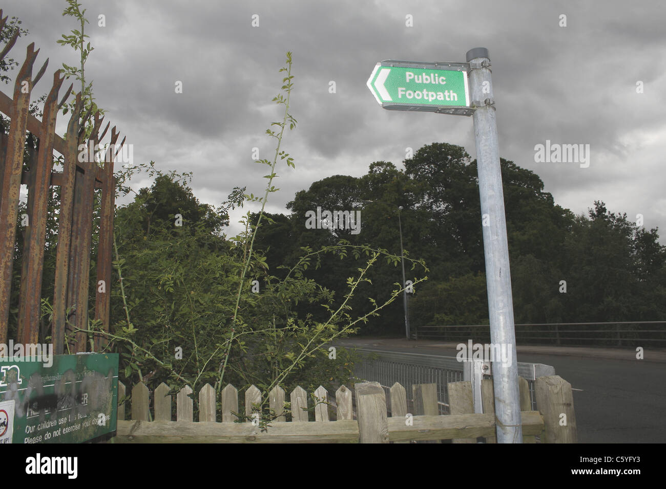 public footpath sign. Sparken hill, Worksop, Notts, England, Stock Photo