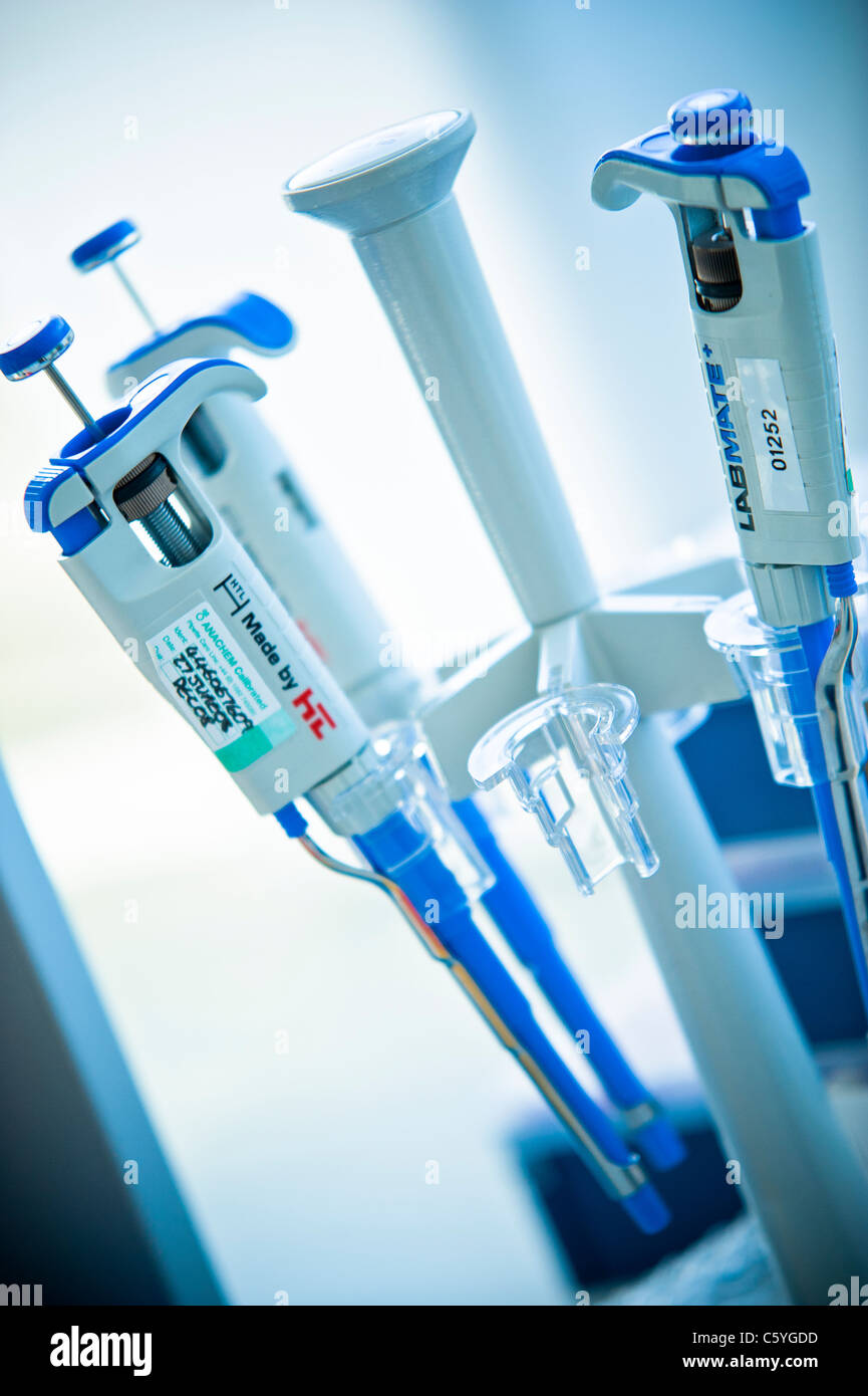Pipettes High Resolution Stock Photography and Images Alamy