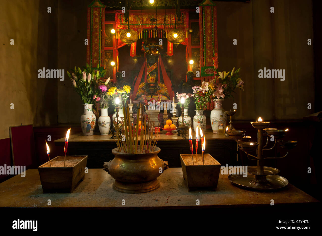 Chinese Temple Altar High Resolution Stock Photography and Images - Alamy