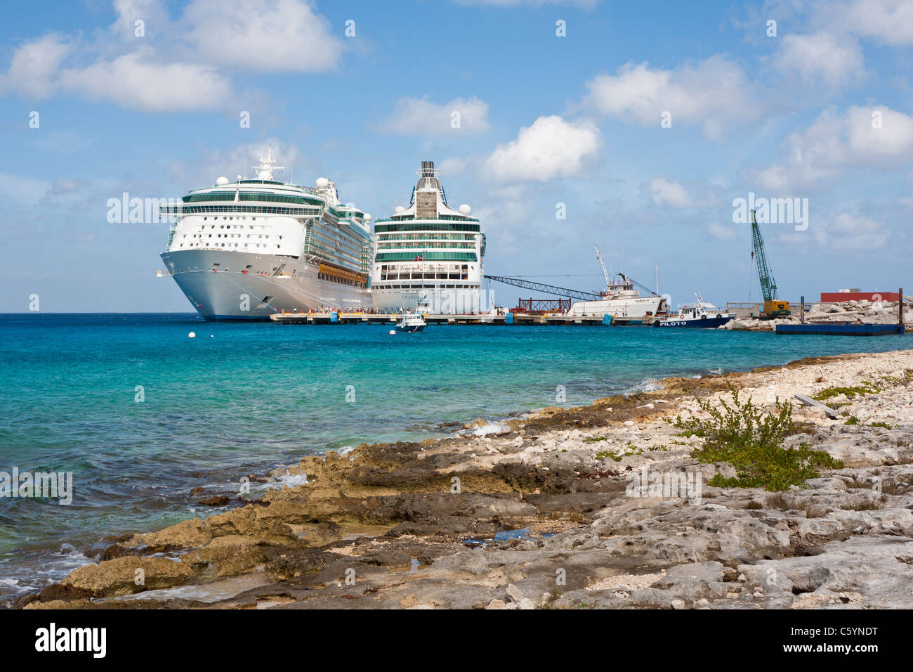 Royal caribbean cruise ship grandeur of the seas hi-res stock ...