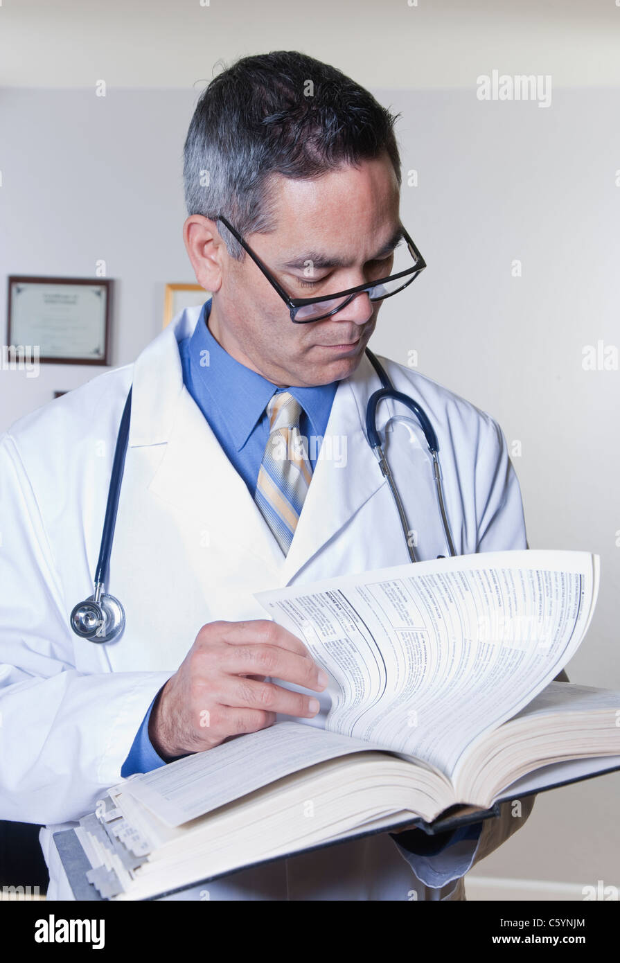 Doctor reading book hires stock photography and images Alamy