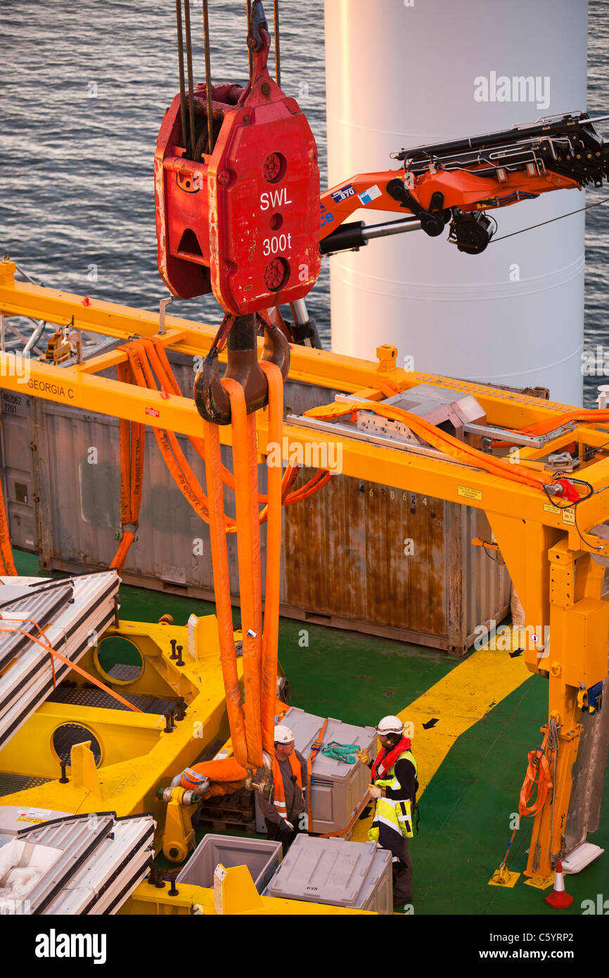 Heavy lift crane barge hi-res stock photography and images - Alamy