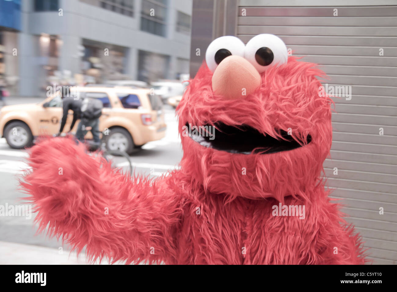 Elmo costume hi-res stock photography and images - Alamy
