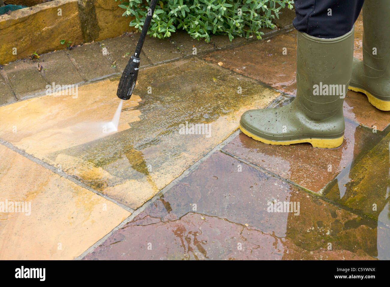 Jet washing patio hires stock photography and images Alamy